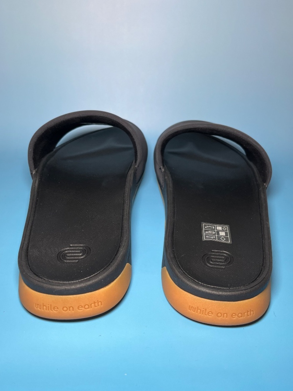 While on Earth Slide - Size 11 Men’s RETAIL $80 - Picture 4 of 5